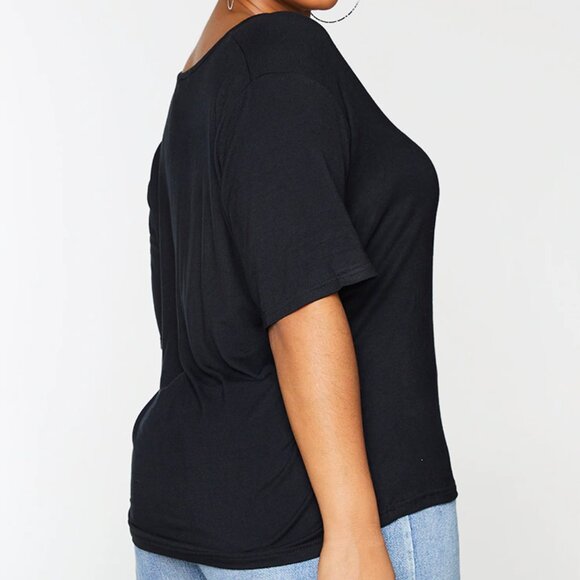 🆕 PrettyLittleThing Plus Basic Black V Neck T Shirt - Picture 2 of 4
